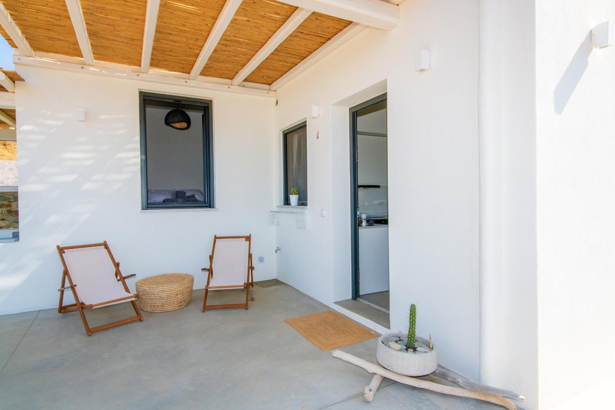 Rockaine Villa *