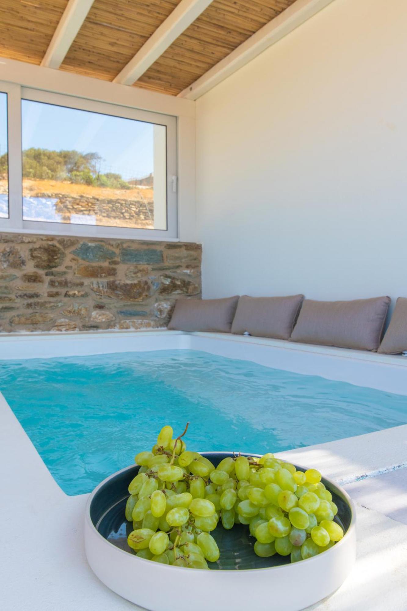 Rockaine Villa *