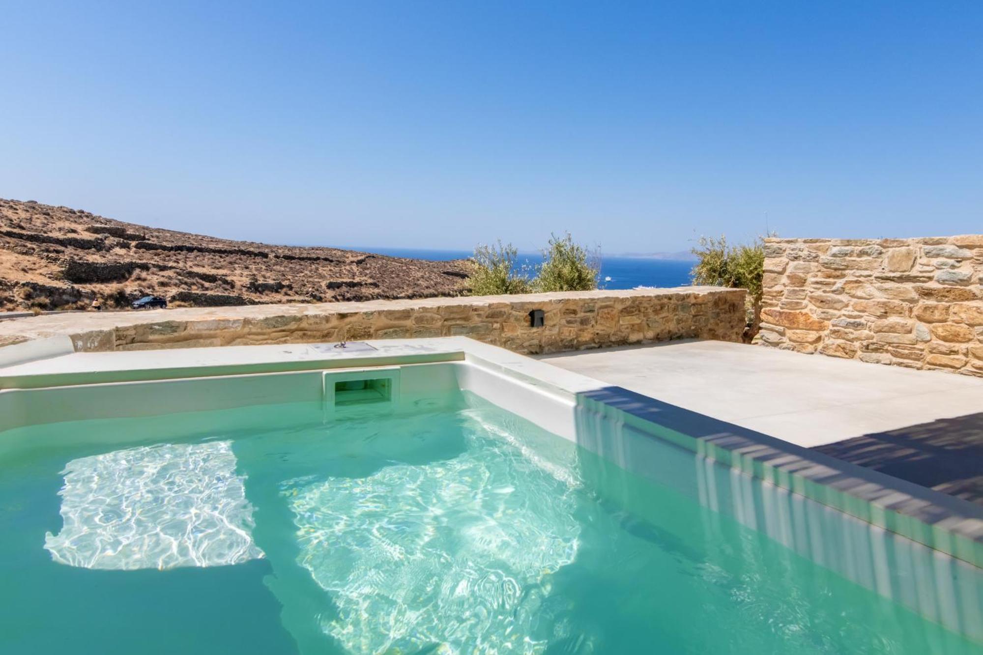 Rockaine Villa *